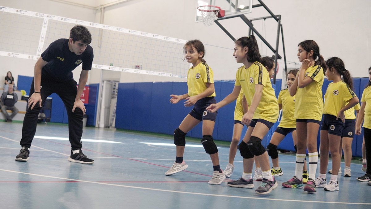 Fenerbahçe Spor Okulları Voleybol Eğitimi
